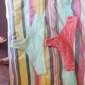 2 pairs of seamless thong underwear